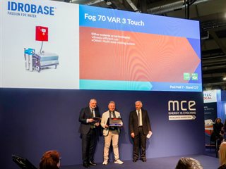 Bruno Ferrarese receives the award for the Fog70 VAR3 Touch